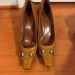 Gucci Women's Brown Leather Chain Heels